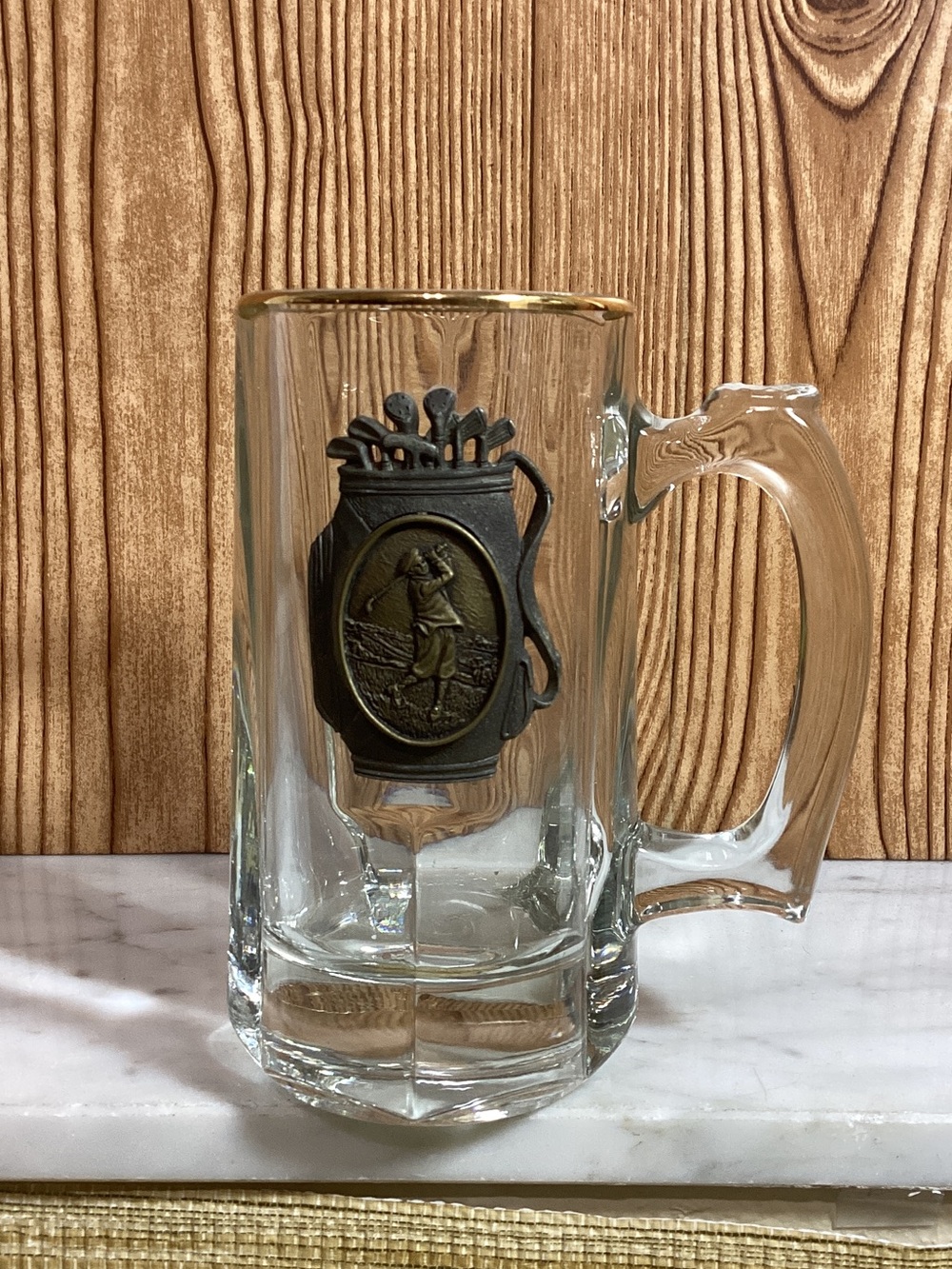 Clear Glass Golf-Themed Beer Mug with Gold Rim Metal 3 Medallion